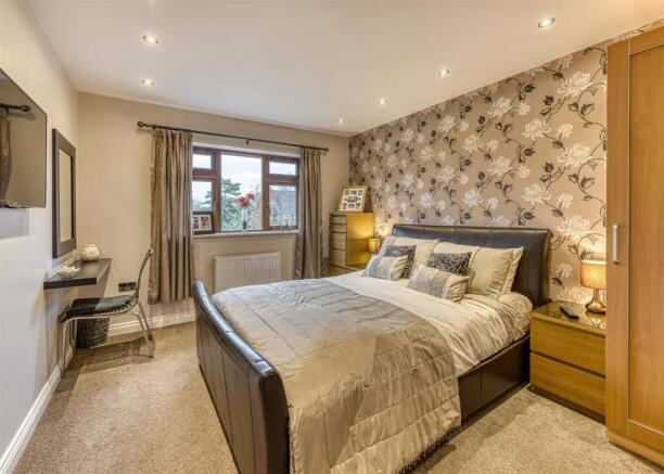 58 Birches Road-bed2.jpg