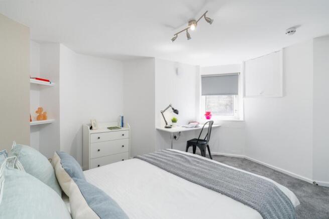8 bed House to rent Image 8
