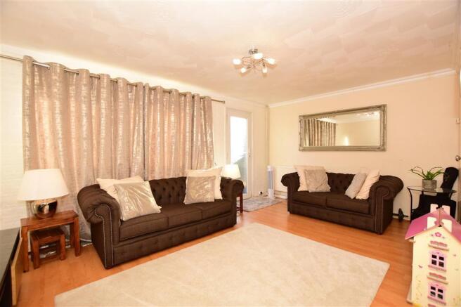 Lounge/Dining Area
