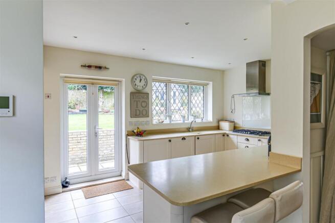 8. Kitchen.jpg