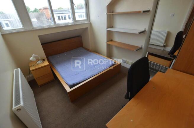 6 bed House to rent Image 5