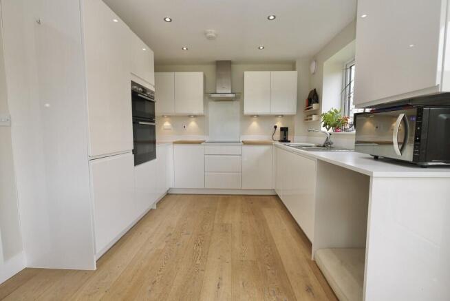 3 bed Detached for sale Image 8