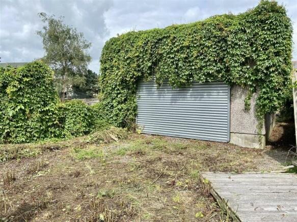 Detached garage
