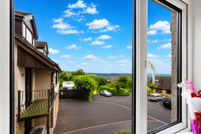 5 bed Semi-Detached for sale Image 5