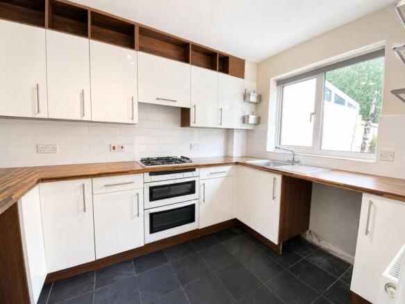 9, Alder Close, Trowbridge photo 4