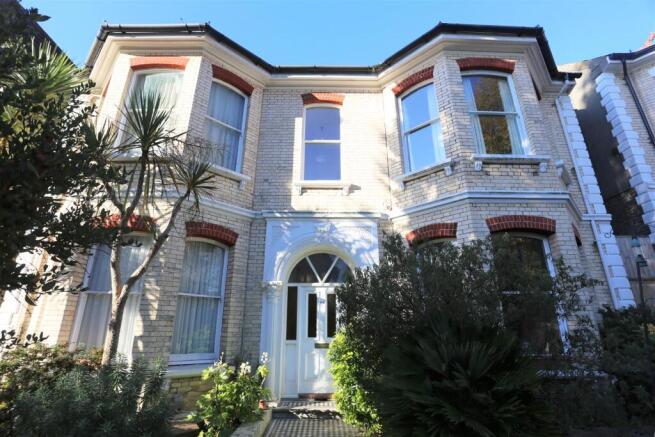 4, 28 Wilbury Gardens (11).JPG