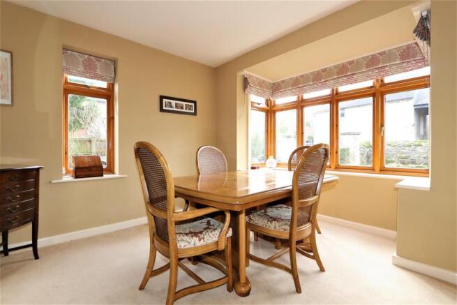 SEPARATE DINING ROOM
