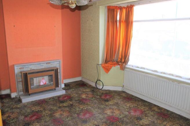 FRONT LOUNGE