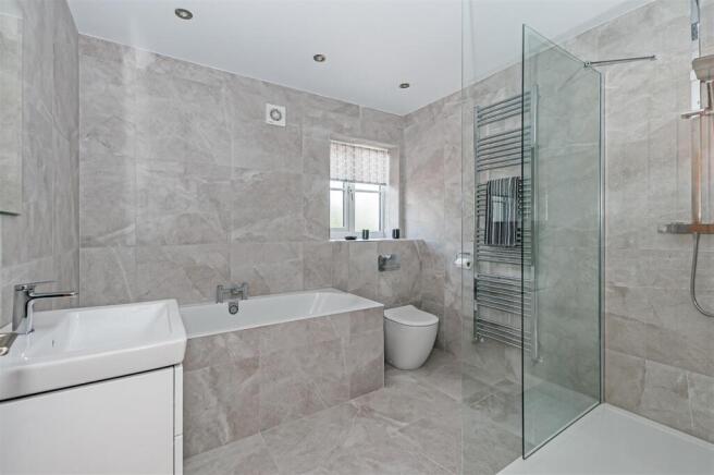 4 bed Detached for sale Image 8