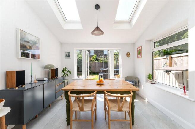5 bed Semi-Detached for sale Image 5