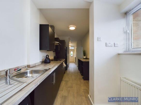 4 bed Town House to rent Image 10