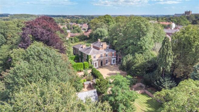 5 bed Detached for sale Image 12