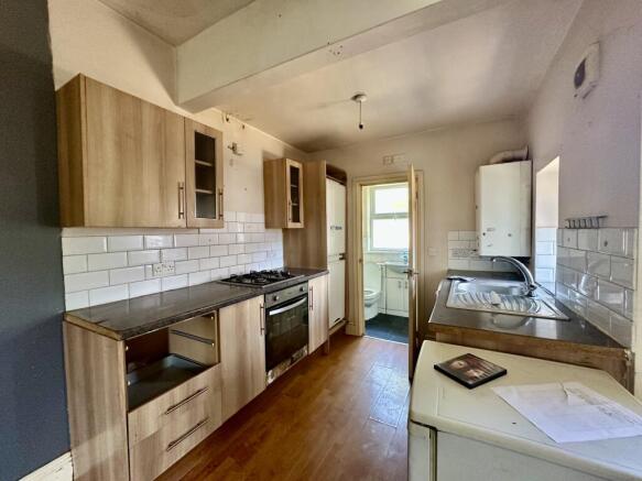 2 bed Flat for sale Image 2