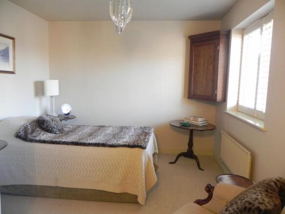 https://s3-eu-west-1.amazonaws.com/propertylab/allanmorris/property-images/standard/2406_20 Avonmill Place - Bedroom Two.JPG