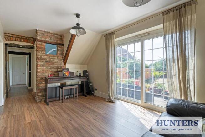5 bed Semi-Detached for sale Image 8