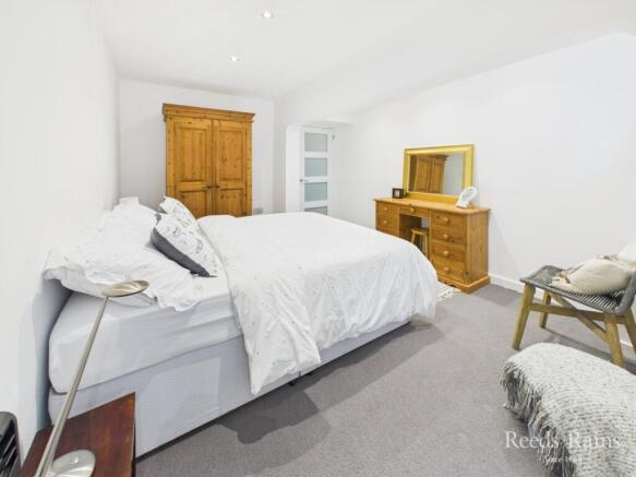 3 bed Apartment for sale Image 11