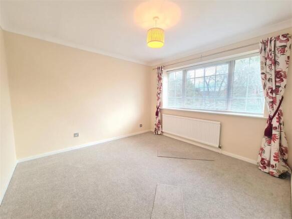 4 bed Detached to rent Image 7