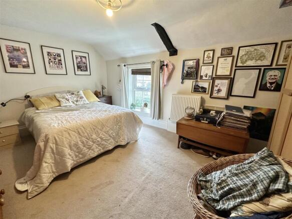 4 bed Detached for sale Image 12