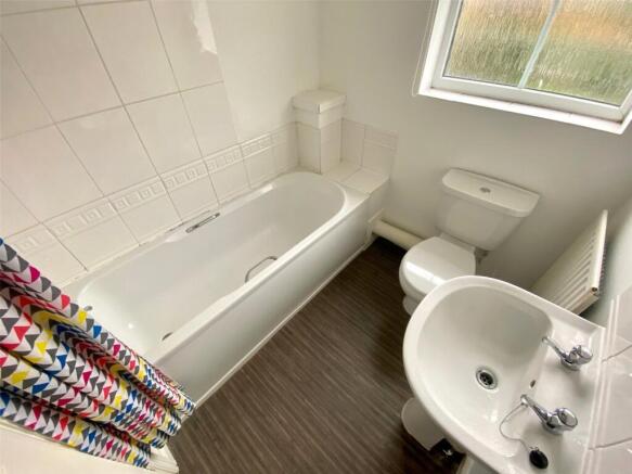 2 bed Semi-Detached to rent Image 7