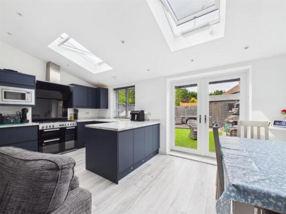 3 bed Semi-Detached for sale Image 12