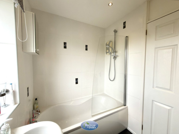 4 bed Detached for sale Image 4