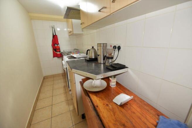 8 bed House to rent Image 9