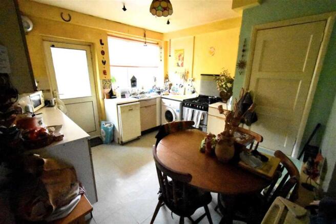 KITCHEN/BREAKFAST