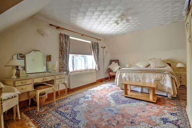 Bedroom 1.jpg