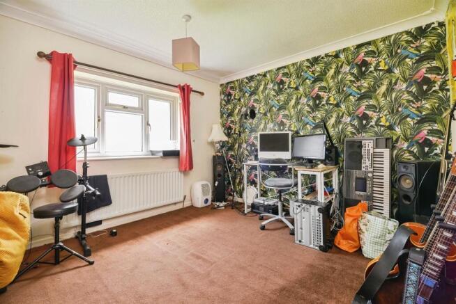 3 bed Semi-Detached for sale Image 6