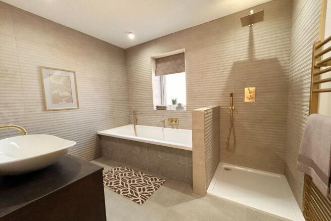 4 bed Semi-Detached for sale Image 8