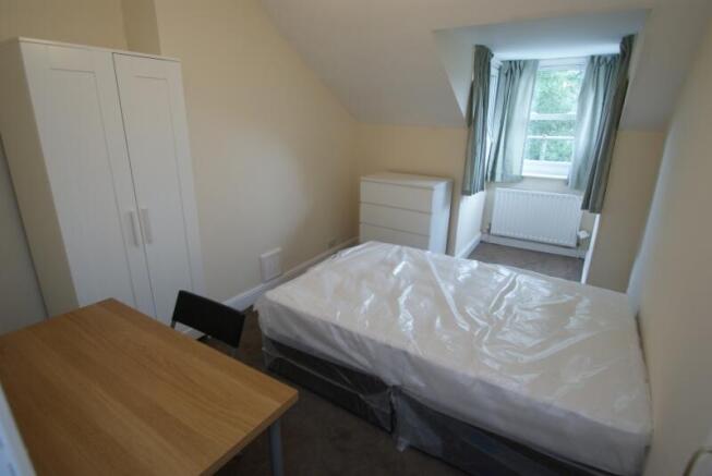 5 bed Detached to rent Image 5