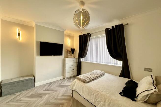 4 bed Semi-Detached for sale Image 6