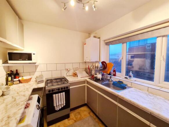 Kitchen 1.jpg
