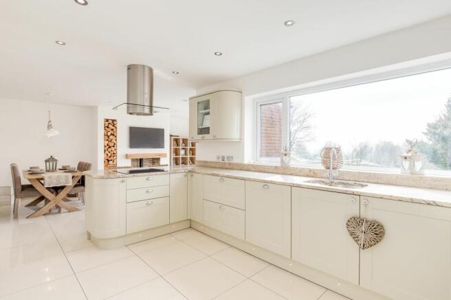 Kitchen / Dining / Family room