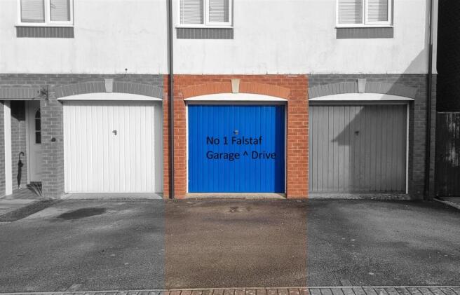 Garage To The Left En Bloc