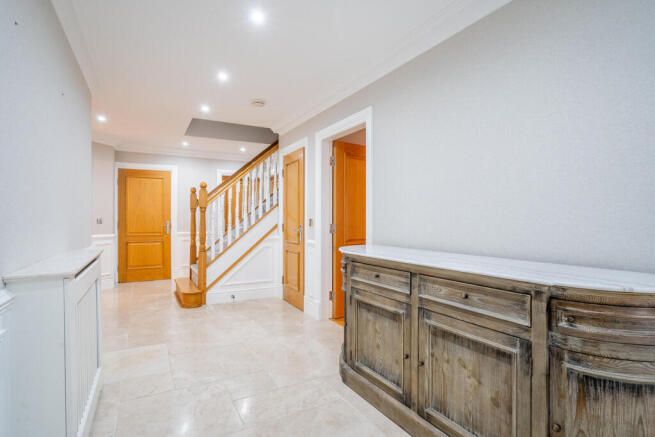6 bed Detached for sale Image 8