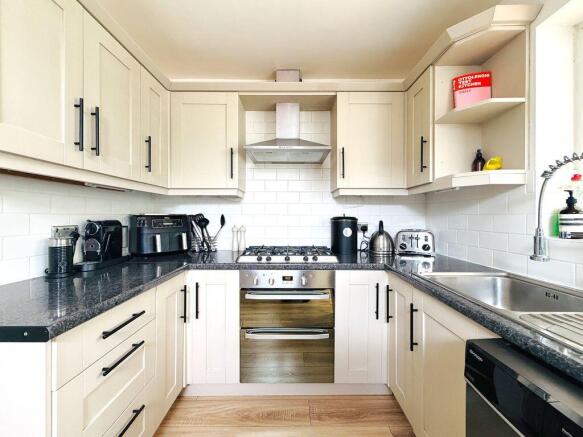 2 bed Semi-Detached for sale Image 9