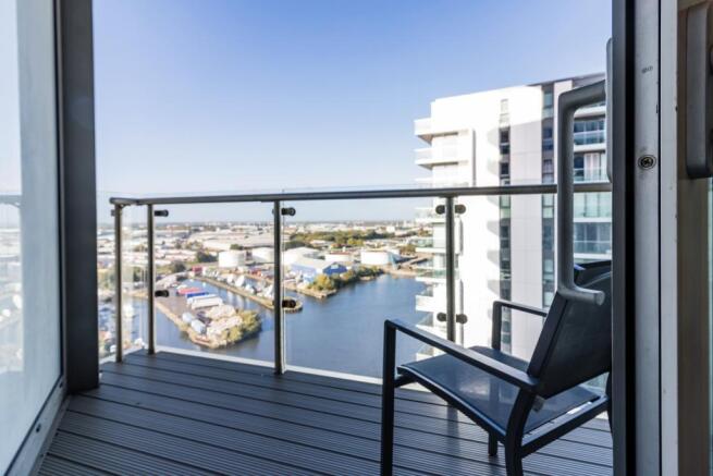 Balcony/Water View