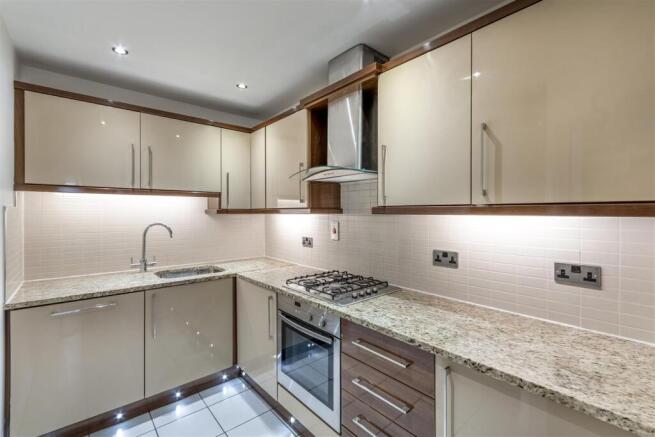 2 bed Flat for sale Image 6