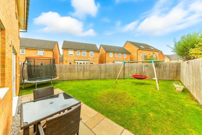 4 bed Detached for sale Image 9