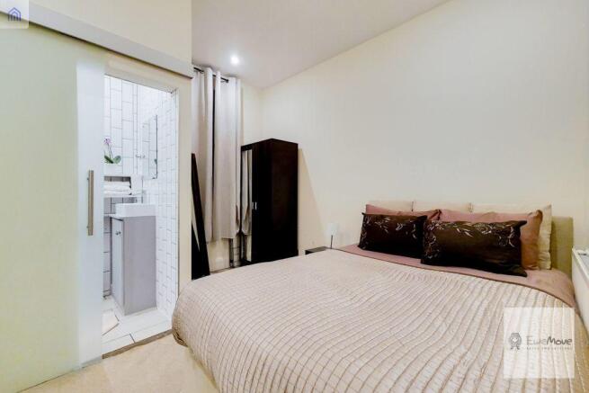 Bedroom 2 (Double)