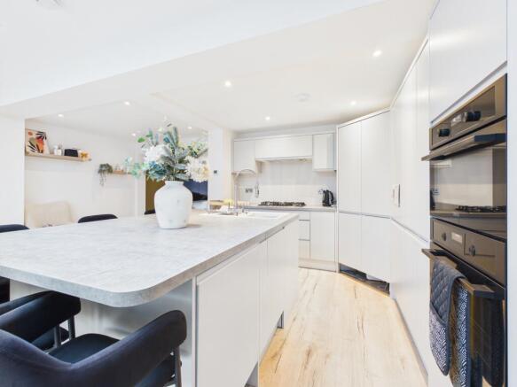 CAM04825G0-PR0324-STILL010