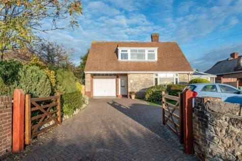 DETACHED HOME IN DESIRABLE ROAD - Baring Road, Cowes
