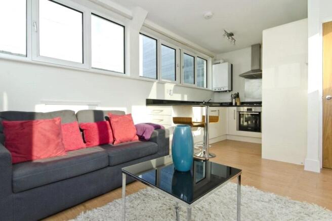 Flat 8, 126-127 W...