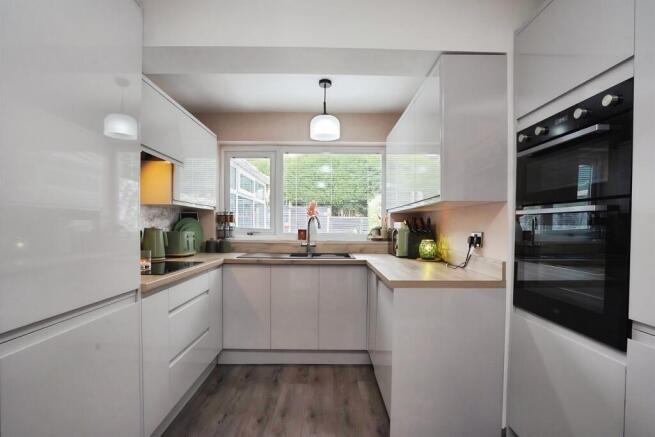 3 bed Semi-Detached for sale Image 6