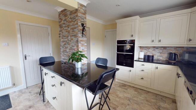 4 bed Detached for sale Image 4