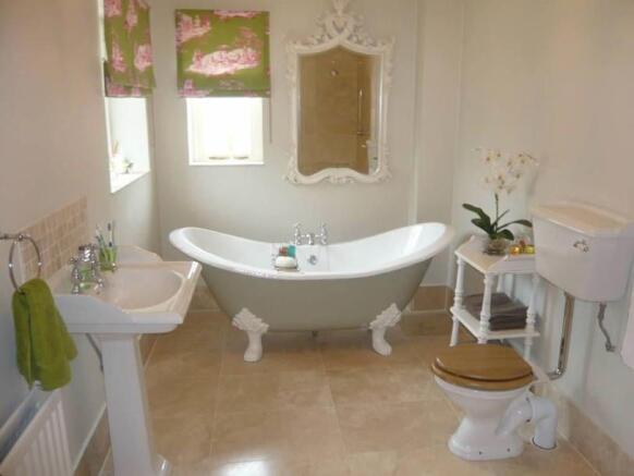 FAMILY BATHROOM