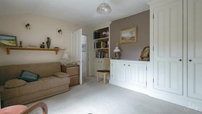 Landing/dressing area/office space