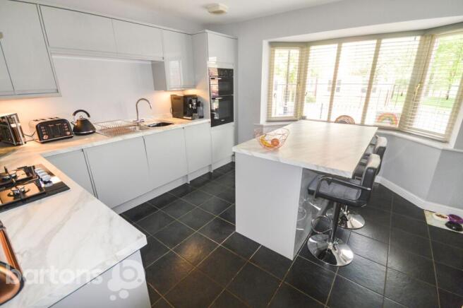 4 bed Semi-Detached to rent Image 6