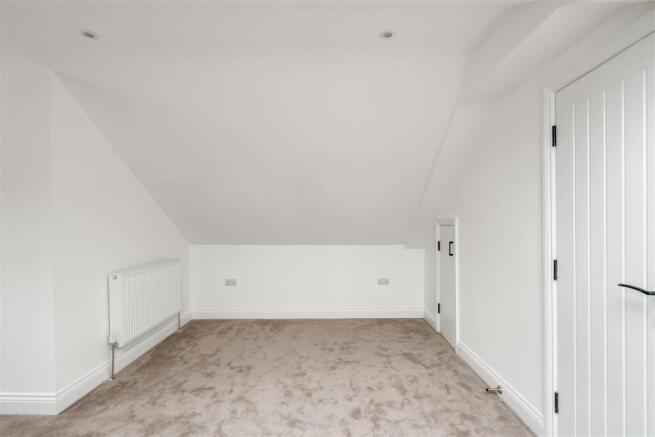 4 bed Semi-Detached for sale Image 11